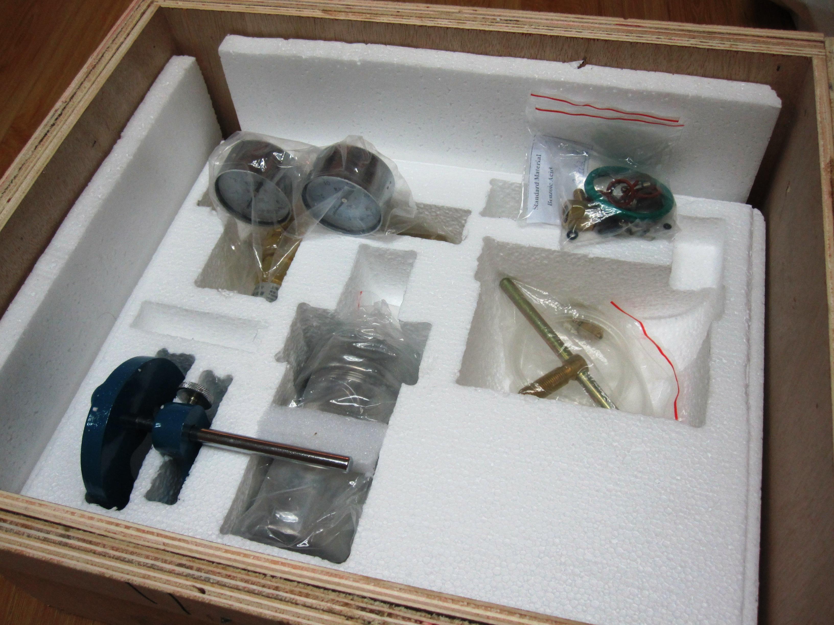 Calorim&egrave;tre &agrave; bombe &agrave; oxyg&egrave;ne (4)